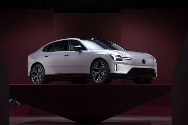 Volvo品牌有史以來最高科技且寧靜的電動房車 續航達700公里的ES90