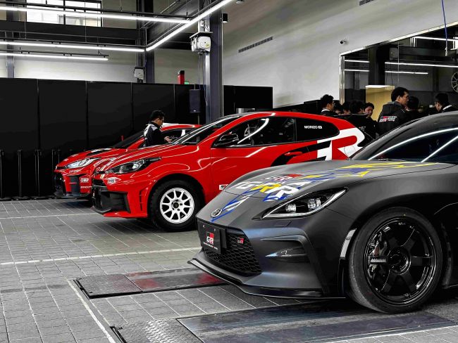 豐田章男會長化身 MORIZO 驚喜現身台灣 TOYOTA GR GARAGE 開幕式， 攜手車隊迎來 ROOKIE Racing 首間海外合作據點
