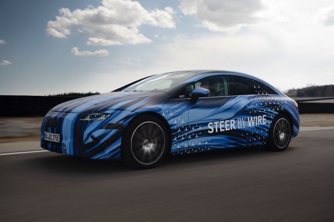 【人人都是賽車手？- Mercedes 將推出線傳轉向系統與軛式方向盤】