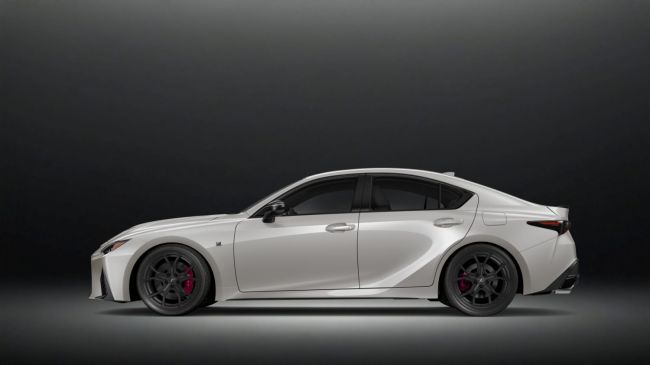 【日系V8最後的絕唱與淨土- Lexus IS 500 Ultimate Edition 唱完就收工？】