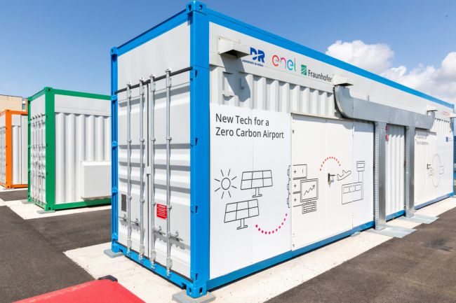 好奇電動車電池退役後去哪了？84顆Nissan Leaf電池轉生至羅馬機場儲能裝置