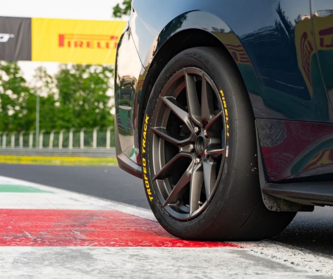 美國公路合法！但連Pirelli也不建議上路！僅限美國販售的P Zero Trofeo Track競技胎
