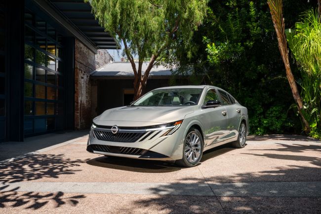 【外型更動感，底盤更舒適！深蹲七年終迎全新第九世代Nissan Sentra海外正式發佈！】