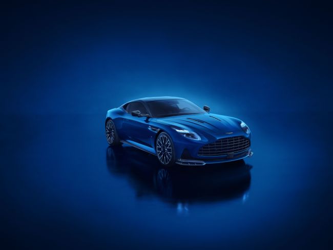 性能拳腳再強化 升級電控性能與700匹馬力的Aston Martin DB12 S