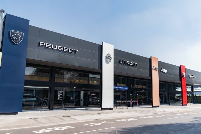 亞太首座及最大 STELLANTIS BRAND HOUSE 據點亮相 寶嘉聯合攜手佳樂汽車  「台中旗艦品牌中心」盛大開幕 Jeep 全新展示中心首次對外公開  預告品牌即將回歸