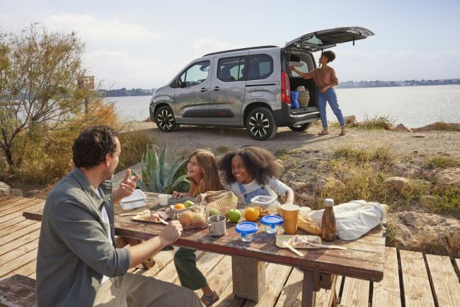 5,500張訂單的肯定，寶嘉聯合感恩季起跑 寶嘉聯合重新調整全新產品通路策略一週年成效亮眼 PEUGEOT、CITROËN、Alfa Romeo 年度累積訂單突破 5,500 張 暖心獻禮：「冬季幸福