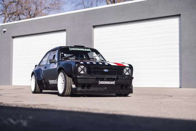 【Ken Block專屬Hoonigan Ford Escort Mk2賽車登陸拍賣網站!『磚叔』親筆簽名再添收藏價值!】