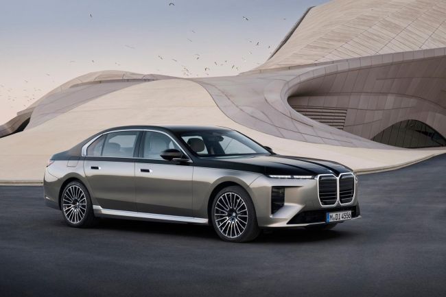 全新BMW 7系列及兩款長軸距版新世代車型全球首演，BMW開啟AI時代的智慧駕趣新紀元