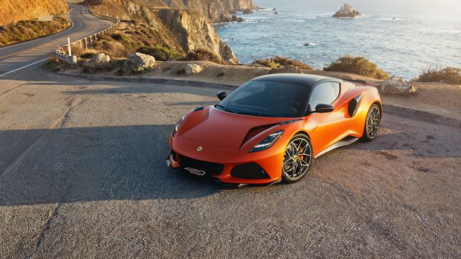 【這就是時下最強的輕量化Lotus Emira 420 Sport !全新輕量套件不止減重25公斤 更要全面強化操駕體驗!】