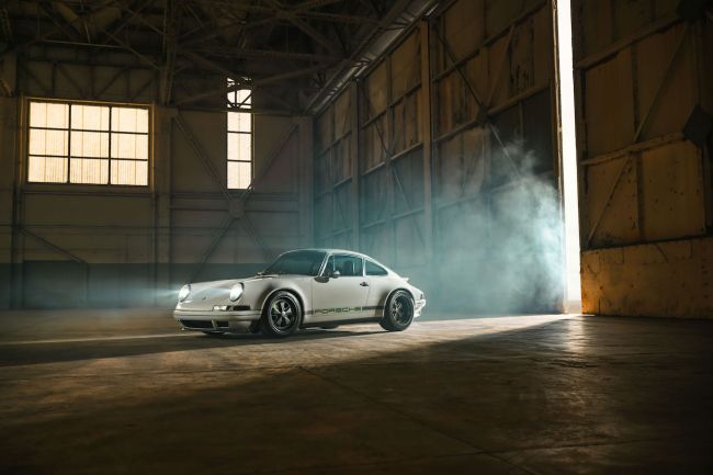 【421匹馬力 推重比超越GT3的Theon Design復刻重置911登場！全碳車身創造更貼近現代車款的紮實駕駛回饋！】