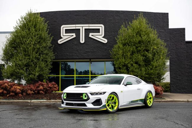 【千篇一律的Mustang也想要全面客製塗裝?RTR Signature Package禁藥架12,500美元為車主輕鬆實現『從頭選配』的樂趣與尊榮!】