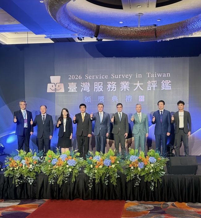 中華三菱二度奪冠！榮獲「臺灣服務業大評鑑」金牌 結合「科技輔助」與「感性」策略  全台百間據點共同打造有溫度的移動體驗