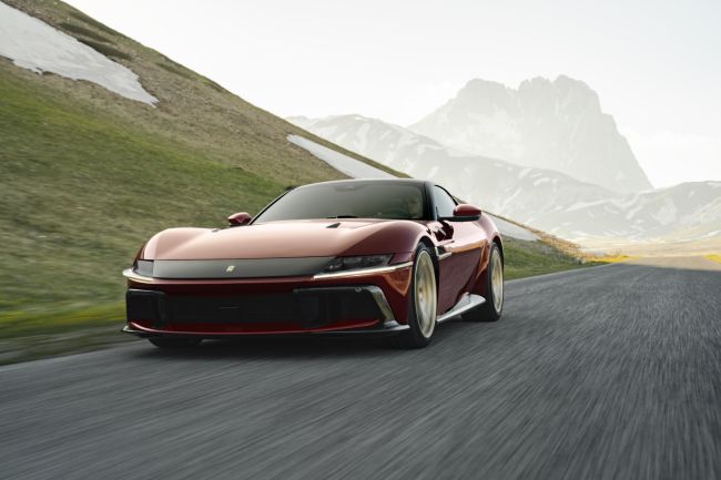 純粹駕馭樂趣的極致詮釋 Ferrari 12Cilindri Manuale 線傳手排版本 限量發售1499輛