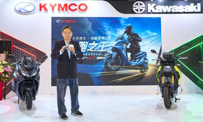 KYMCO 跨界越野黃牌新車「CV-X45」量產版首選台灣第一站發表 車展爆滿！光陽柯俊斌稱台灣機車大國有 1,310 萬輛使用中 光陽佔「1/3」 「賀成交」訂單爆滿  New X-Town ST2