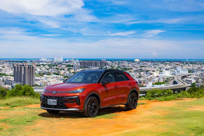 119.8萬起 格局突破級距疆界 質感躍升旗艦駕馭體驗 Volkswagen The all-new T-Roc 魅力 自成焦點  全新登場