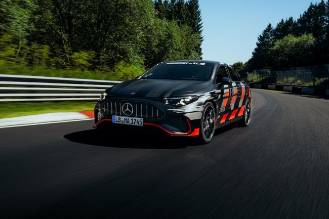 【紐北圈速更勝Taycan Turbo S!Mercedes-Benz CLA 45 4MATIC+再創紐北佳績 7:32.070成同級最速!】