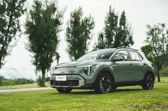 Kia智慧油電科技潮旅The new Stonic 1-7月累計銷量創歷史新高,榮登同級進口車銷售亞軍 79.9萬元起*輕鬆入主,再享升級原廠電子後視鏡