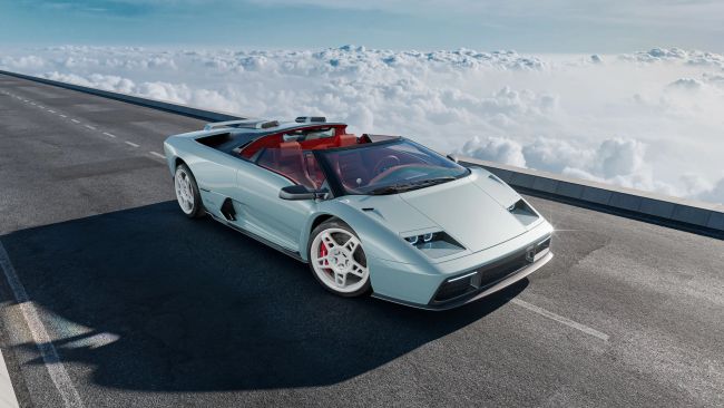 【絕美上空Diablo現身圓石灘車展卻不是來自Lamborghini?ㄒ咬中改裝品牌Eccentrica V12 Roadster 限量19輛帶你回歸類比時代的原始駕駛激情!】