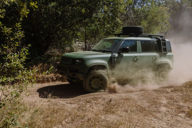 英國軍車老牌與新秀 Defender Wolf Series II、INEOS LMV齊聲報到