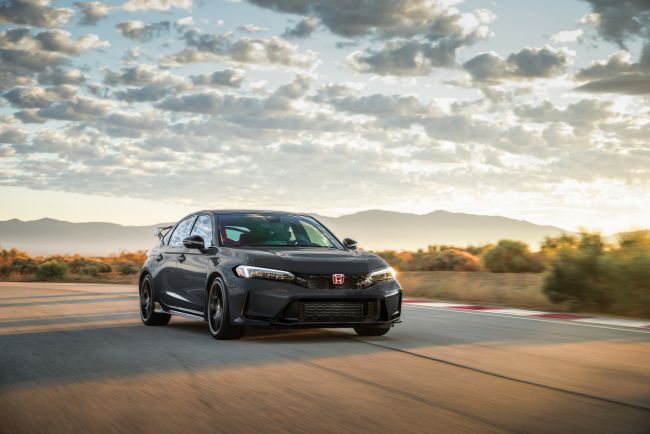 【最終的手排前驅鋼砲再迎中期改款！全新27年式Honda Civic Type R動力不變操駕表現卻更上一層樓！？】