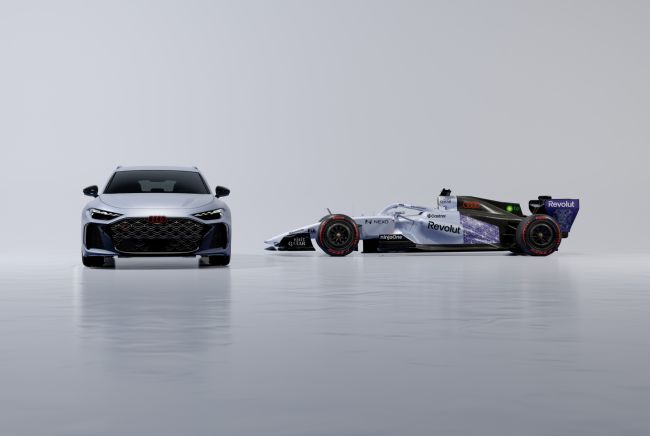 新加坡分站特殊塗裝Audi R26 F1賽車、RS 5連袂亮相