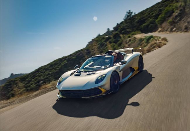 【上空盡享350km/h傲人極速！Aston Martin Valhalla Spider成品牌最速敞篷車型！】