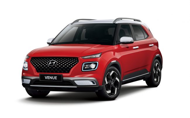 玩色英倫風情 經典配色搶眼亮相 HYUNDAI  VENUE英倫版「倫敦紅」炫目登場