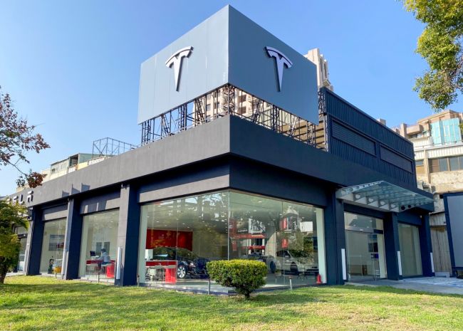 服務量能再升級 Tesla Center 台中青海服務體驗中心落成 展示體驗中心搶先開放 服務中心 3/6 正式營運