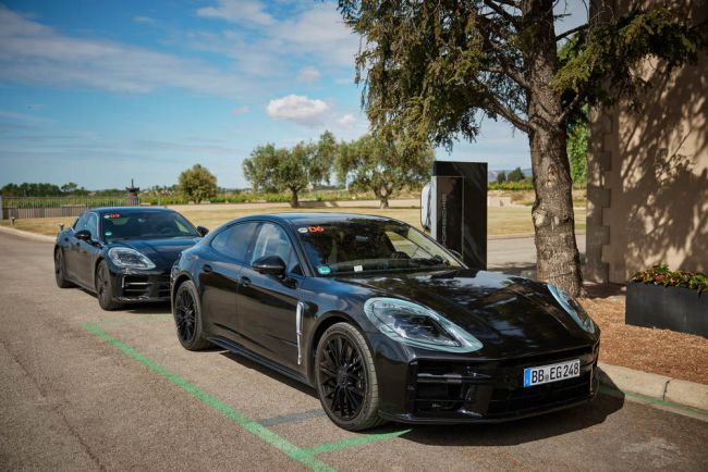 正式發表前，全新保時捷 Panamera 於西班牙巴塞隆納進行最終路試！